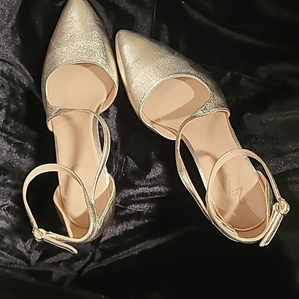 27 Edit gold 8.5 Wide heels NWOT